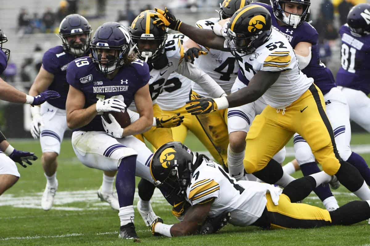 NCAAF Northwestern at Iowa betting