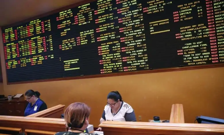 Illinois Meets on Allowing College Betting in State