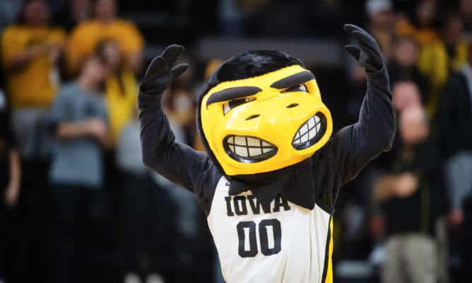 Michigan at Iowa betting