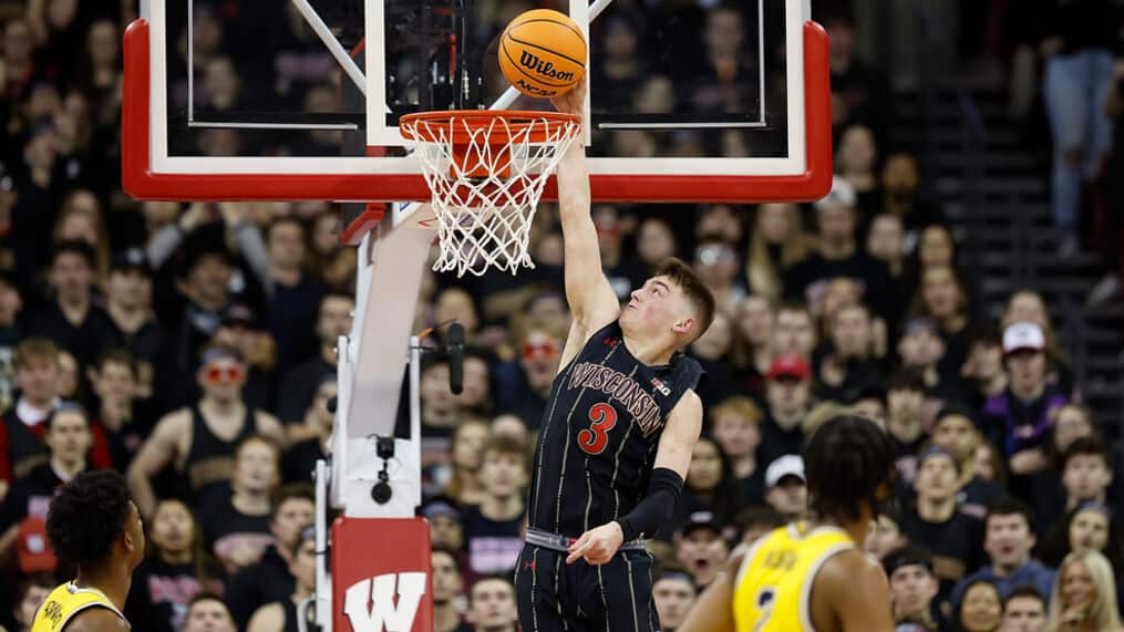 Wisconsin at Michigan betting