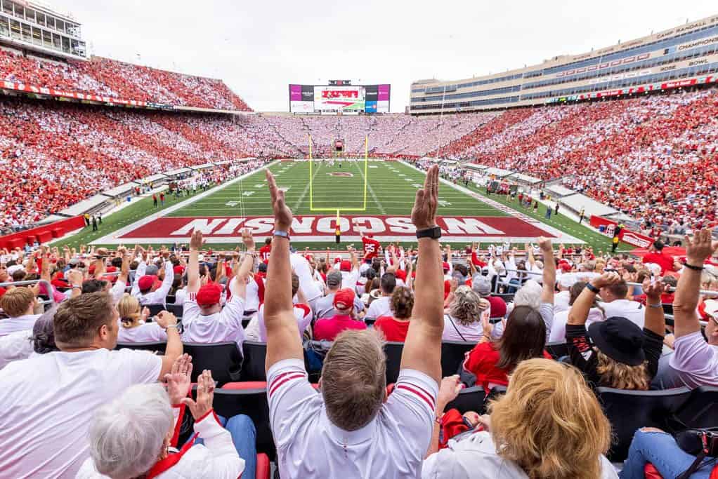 Iowa at Wisconsin betting