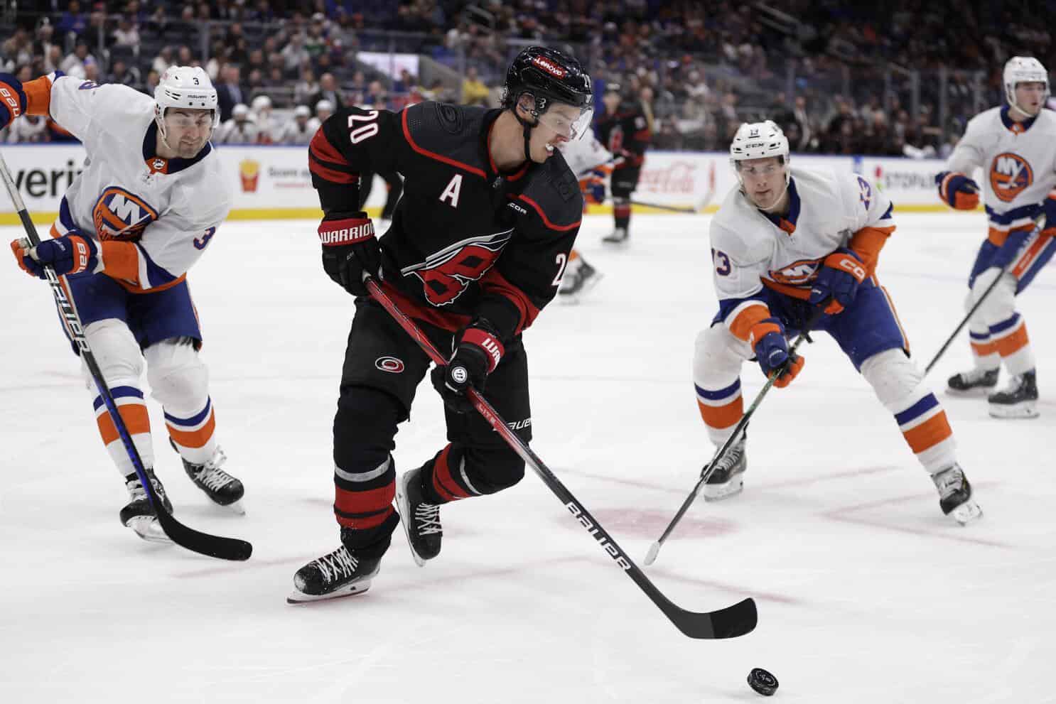 Islanders vs Hurricanes Game 1 betting